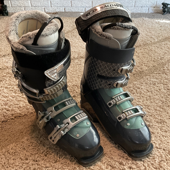 Salomon irony women’s ski boots 25.5